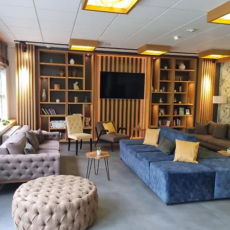 My Minga Airport Serviced 3* 할버그무스